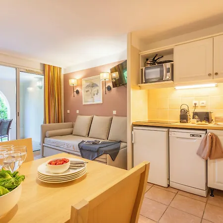 Pierre & Le Hameau De La Pinede