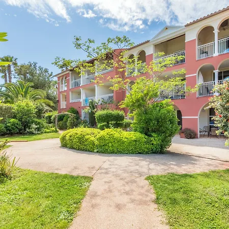 Pierre & Le Hameau De La Pinede 3*