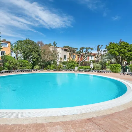 Pierre & Le Hameau De La Pinede 3* Hyères