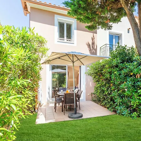 Pierre & Le Hameau De La Pinede Aparthotel 3*
