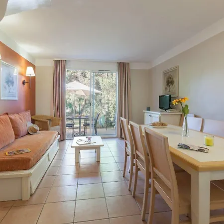 Pierre & Le Hameau De La Pinede Apartmanhotel Hyères