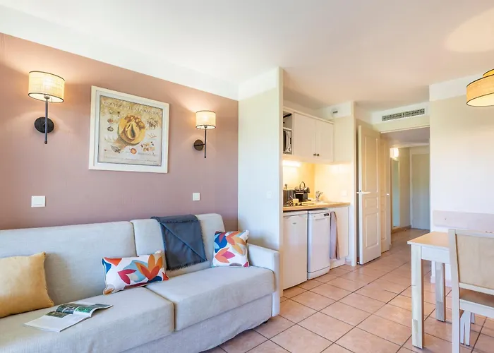 Apart Otel Pierre & Le Hameau De La Pinede