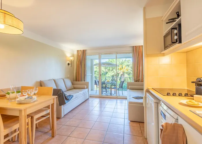 Apart Otel Pierre & Le Hameau De La Pinede Hyères