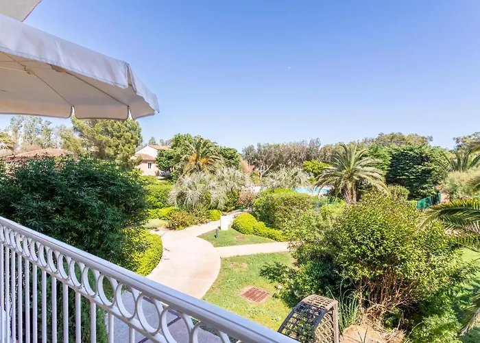 מלון דירות Pierre & Le Hameau De La Pinede 3*