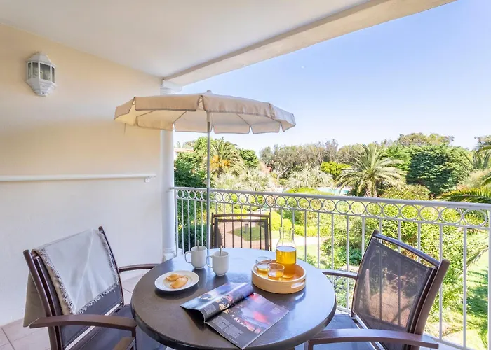 Pierre & Le Hameau De La Pinede מלון דירות הייר