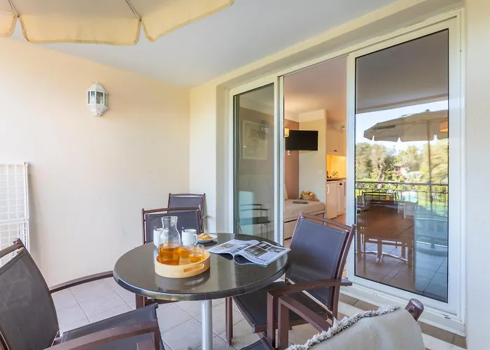 Pierre & Le Hameau De La Pinede הייר