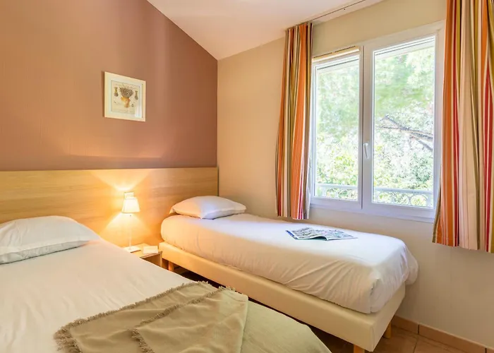 Pierre & Le Hameau De La Pinede מלון דירות הייר