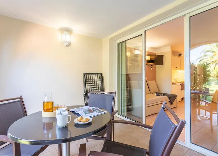 Apart Otel Pierre & Le Hameau De La Pinede Hyères