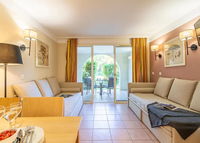 Apart Otel Pierre & Le Hameau De La Pinede