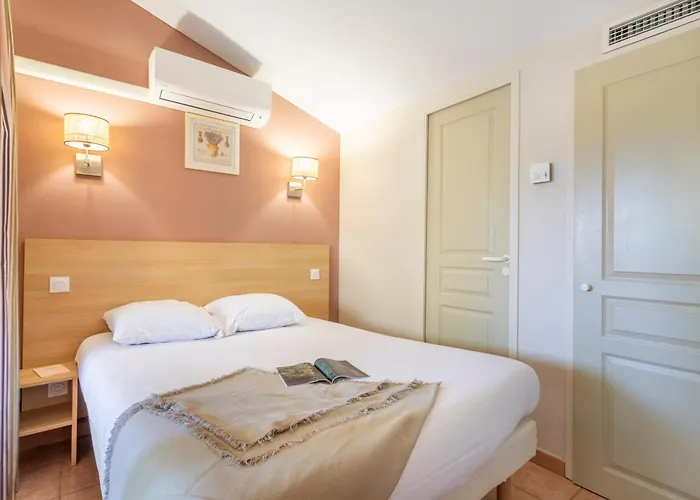 Apart Otel Pierre & Le Hameau De La Pinede 3*