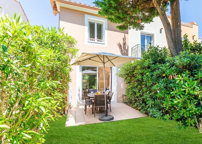 Apart Otel Pierre & Le Hameau De La Pinede Hyères