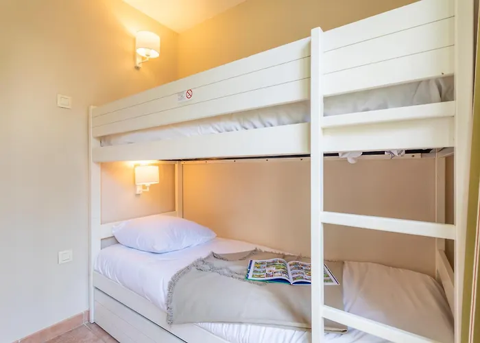 Pierre & Le Hameau De La Pinede Apart Otel 3*