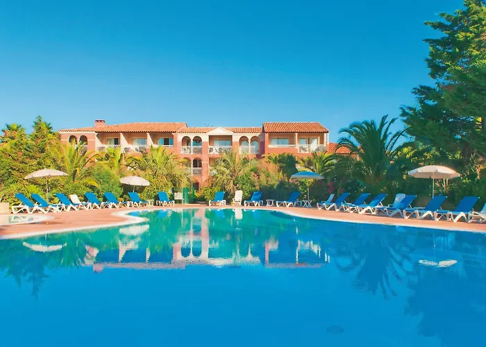 Pierre & Le Hameau De La Pinede Hyères