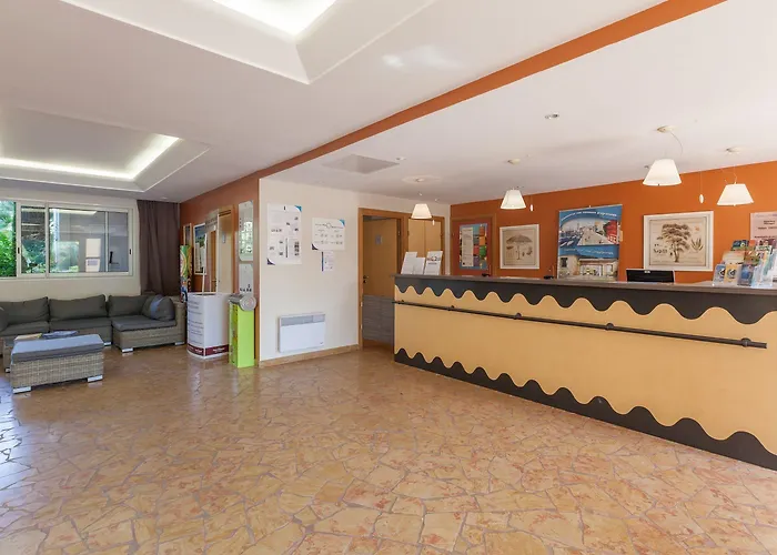 Apart Otel Pierre & Le Hameau De La Pinede