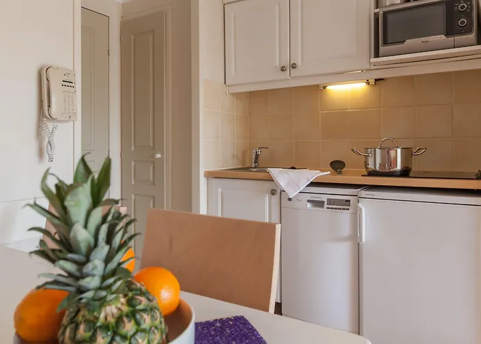 Pierre & Le Hameau De La Pinede Apart Otel 3*