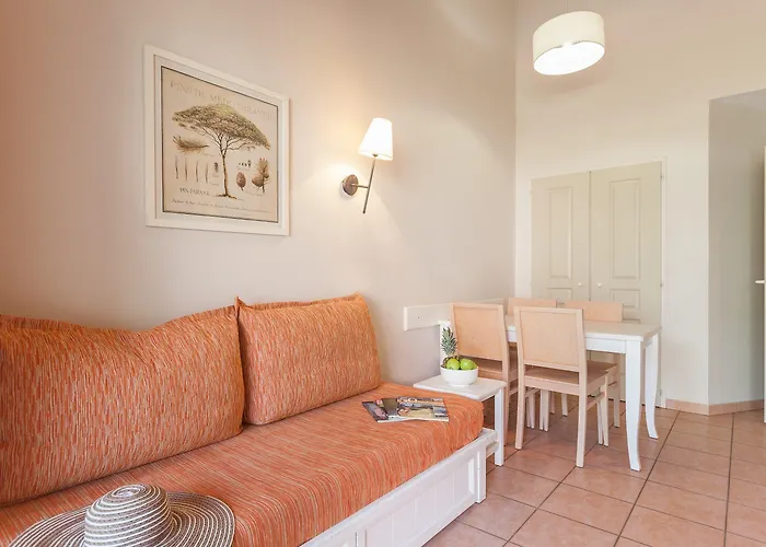 Apart Otel Pierre & Le Hameau De La Pinede Hyères