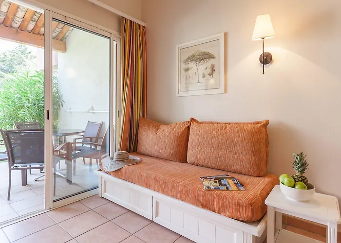 Pierre & Le Hameau De La Pinede Apart Otel