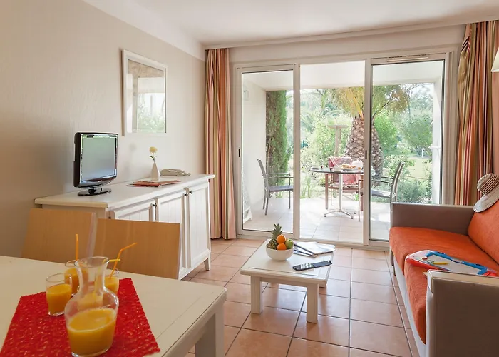 Pierre & Le Hameau De La Pinede הייר