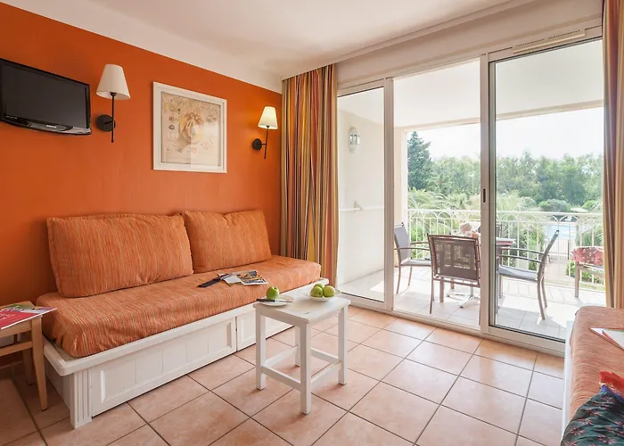 Pierre & Le Hameau De La Pinede Hyères