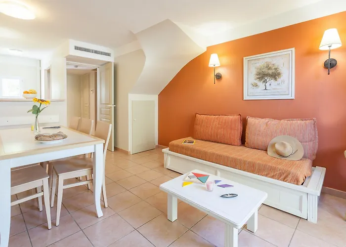 Apart Otel Pierre & Le Hameau De La Pinede