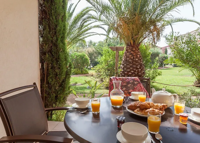 Apart Otel Pierre & Le Hameau De La Pinede 3*