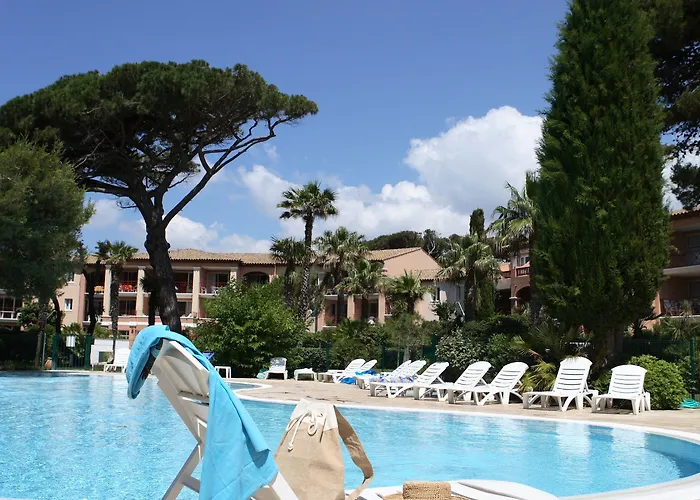 Pierre & Le Hameau De La Pinede