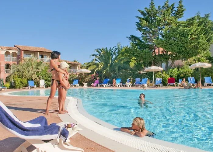 מלון דירות Pierre & Le Hameau De La Pinede 3*