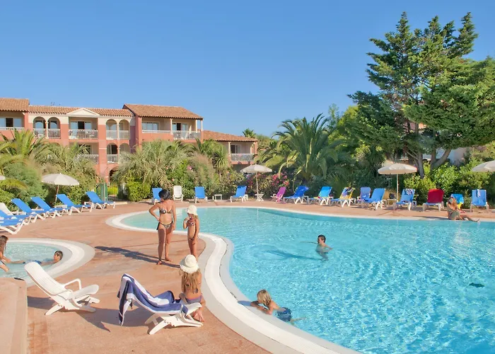 Pierre & Le Hameau De La Pinede Apart Otel Hyères