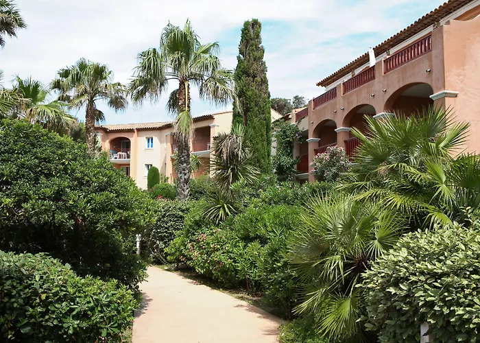 Pierre & Le Hameau De La Pinede 3* Hyères