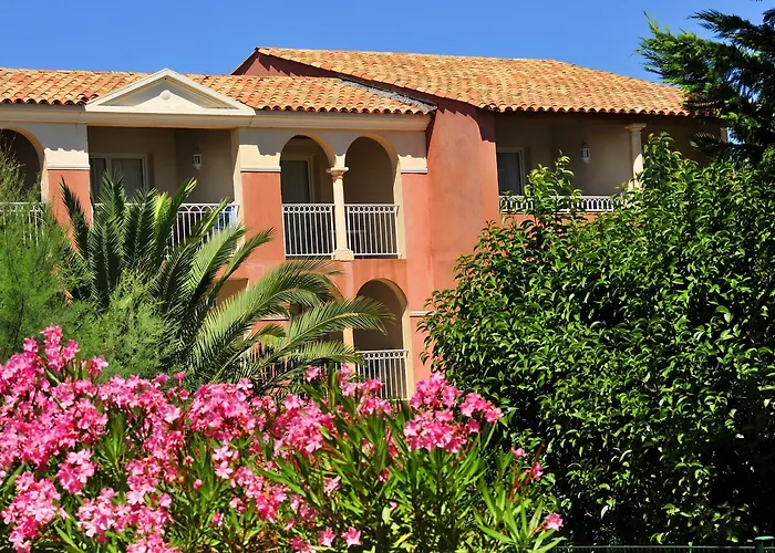 Pierre & Le Hameau De La Pinede