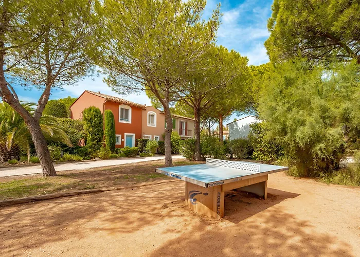 מלון דירות Pierre & Le Hameau De La Pinede 3*