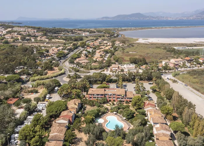 Pierre & Le Hameau De La Pinede מלון דירות 3*