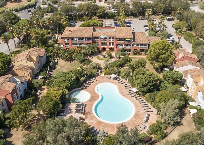 Apart Otel Pierre & Le Hameau De La Pinede 3*