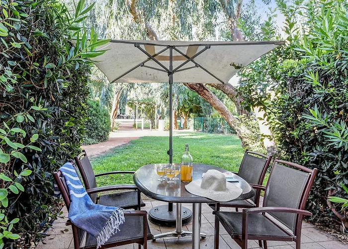 Pierre & Le Hameau De La Pinede מלון דירות 3*